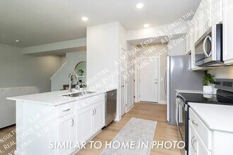 217 NE Crossing Oaks Ln in Ankeny, IA - Building Photo - Building Photo