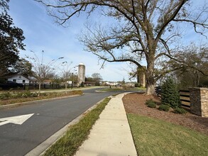 21 Westover Rd in Cartersville, GA - Foto de edificio - Building Photo