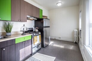 Parkside Poplar Apartments in Memphis, TN - Building Photo