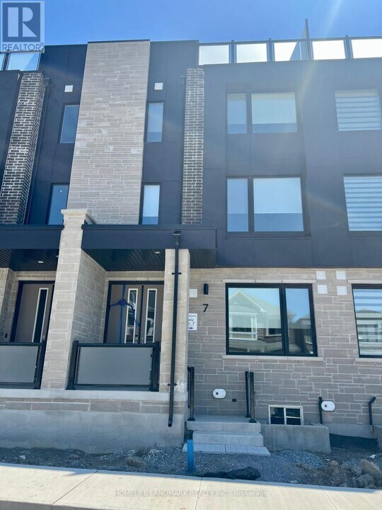 7 Wisla Ave in Markham, ON - Building Photo