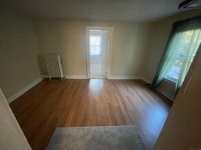 42 Fisher Hill Rd in Glastonbury, CT - Building Photo - Building Photo