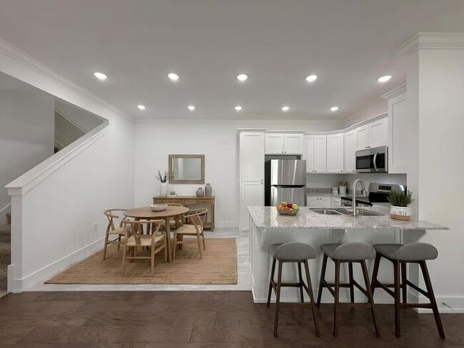 property at 2002 E Brookview Dr