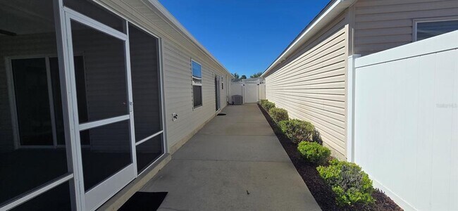 2577 Lindewood St in the Villages, FL - Building Photo - Building Photo