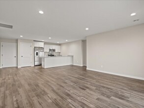 7128 Thunder Vly Dr in Peosta, IA - Building Photo - Building Photo