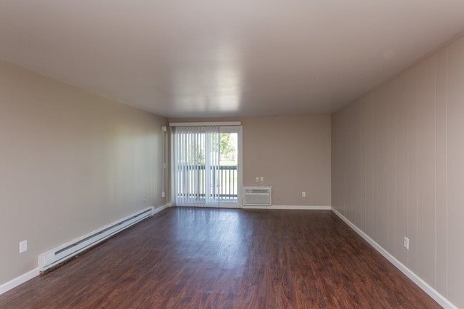 Wellington Manor Apartments in Liverpool, NY - Building Photo - Interior Photo