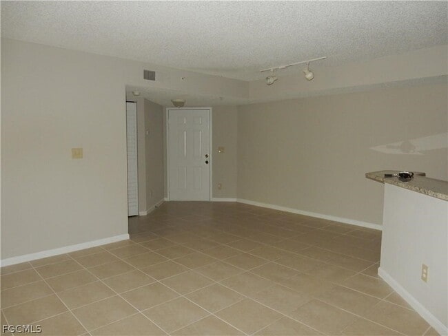 13621 Eagle Ridge Dr in Ft. Myers, FL - Building Photo - Building Photo