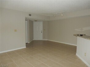 13621 Eagle Ridge Dr in Ft. Myers, FL - Building Photo - Building Photo