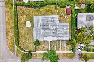 6050 SW 44th Terrace in Miami, FL - Building Photo - Building Photo