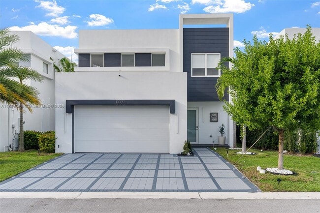 10373 NW 68th Terrace in Doral, FL - Building Photo - Building Photo