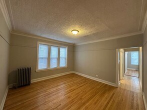 1507 W Schreiber Ave, Unit 3 in Chicago, IL - Foto de edificio - Building Photo
