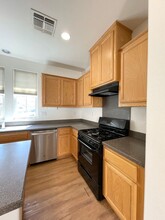 290 Wapello Cir in Sacramento, CA - Foto de edificio - Building Photo