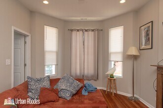 2049 W Fullerton Ave in Chicago, IL - Building Photo - Building Photo