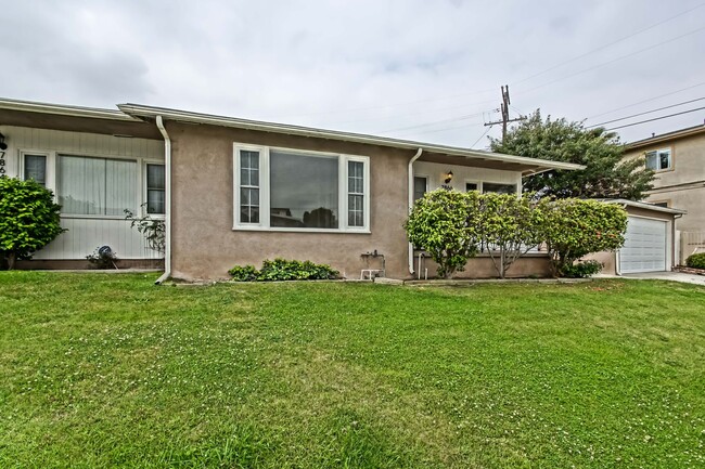 7866 Flight Ave in Los Angeles, CA - Building Photo - Building Photo