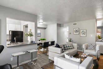 Rancho Verde in Albuquerque, NM - Building Photo - Building Photo