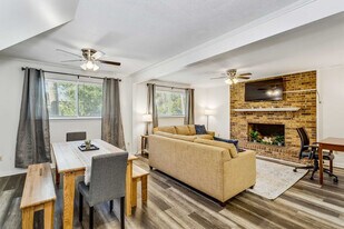 6 Ruffin Cir, Unit SI ID1523805P in Pensacola, FL - Building Photo