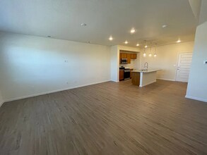 1551 Spring Water Pt in Colorado Springs, CO - Foto de edificio - Building Photo