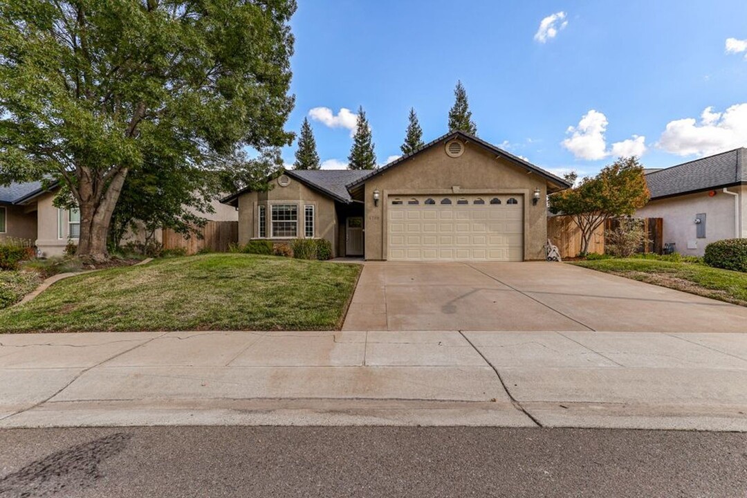 4755 Lofty Oak Dr in Redding, CA - Building Photo