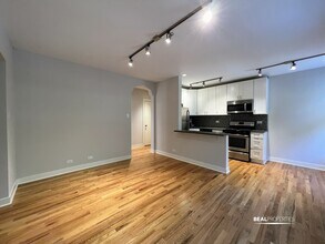 2420 N Kedzie Blvd in Chicago, IL - Building Photo - Building Photo