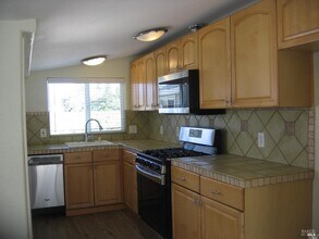 1324 Community Dr in St Helena, CA - Building Photo - Building Photo