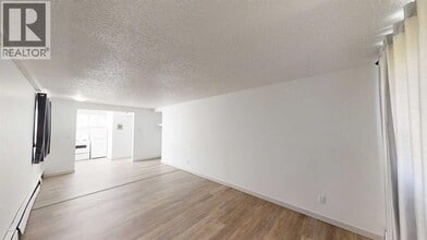 9515-9100 100 Ave. in Grande Prairie, AB - Building Photo - Building Photo