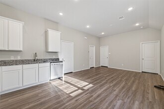 12004 Canal St in Willis, TX - Building Photo - Building Photo