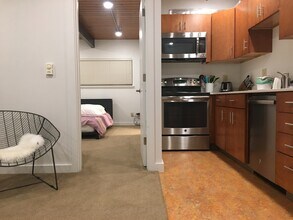 2318 NE 51st St, Unit 4 in Seattle, WA - Foto de edificio - Building Photo