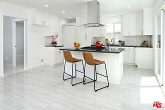 4564 W Broadway in Hawthorne, CA - Foto de edificio - Building Photo