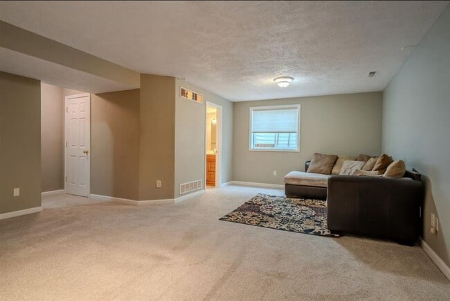 1114 Doral Dr in Bloomington, IL - Building Photo - Building Photo