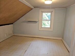 35 Beech St, Unit 2 in Orono, ME - Foto de edificio - Building Photo