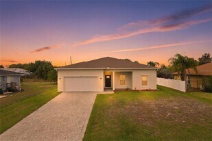 870 Columbia St in Port Charlotte, FL - Building Photo