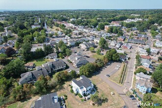 2 Hamre Ln in Branford, CT - Building Photo - Building Photo