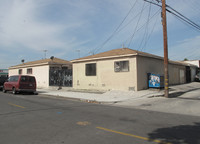 3285 E Gage Ave in Huntington Park, CA - Foto de edificio - Building Photo