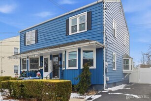 43 Freeman St in Woodbridge Township, NJ - Building Photo