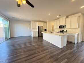 9685 Dalton Lk St in Las Vegas, NV - Building Photo - Building Photo