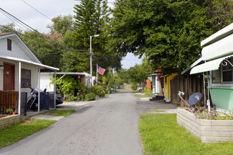 Tangerine Mobile Home Park in St. Petersburg, FL - Foto de edificio - Building Photo