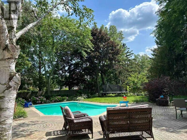 1464 Oakhill Dr in Oakville, ON - Building Photo - Building Photo