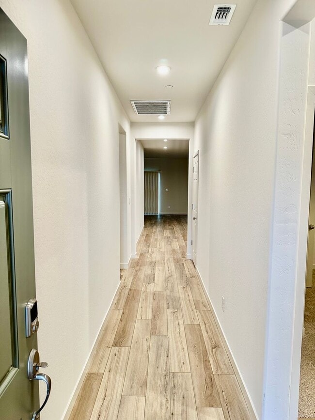 1978 Birchcrest Dr in Madera, CA - Building Photo - Building Photo