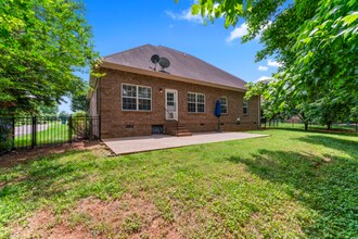 1002 Glessner Dr in Spring Hill, TN - Building Photo - Building Photo