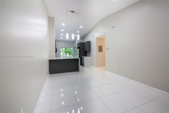 6990 NW 179th St in Hialeah, FL - Building Photo - Building Photo