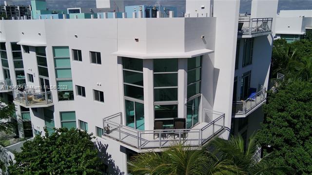 7728 Collins Ave, Unit 4 in Miami, FL - Foto de edificio - Building Photo