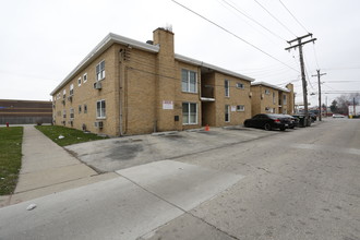 7130-7140 Pershing Rd in Berwyn, IL - Building Photo - Building Photo