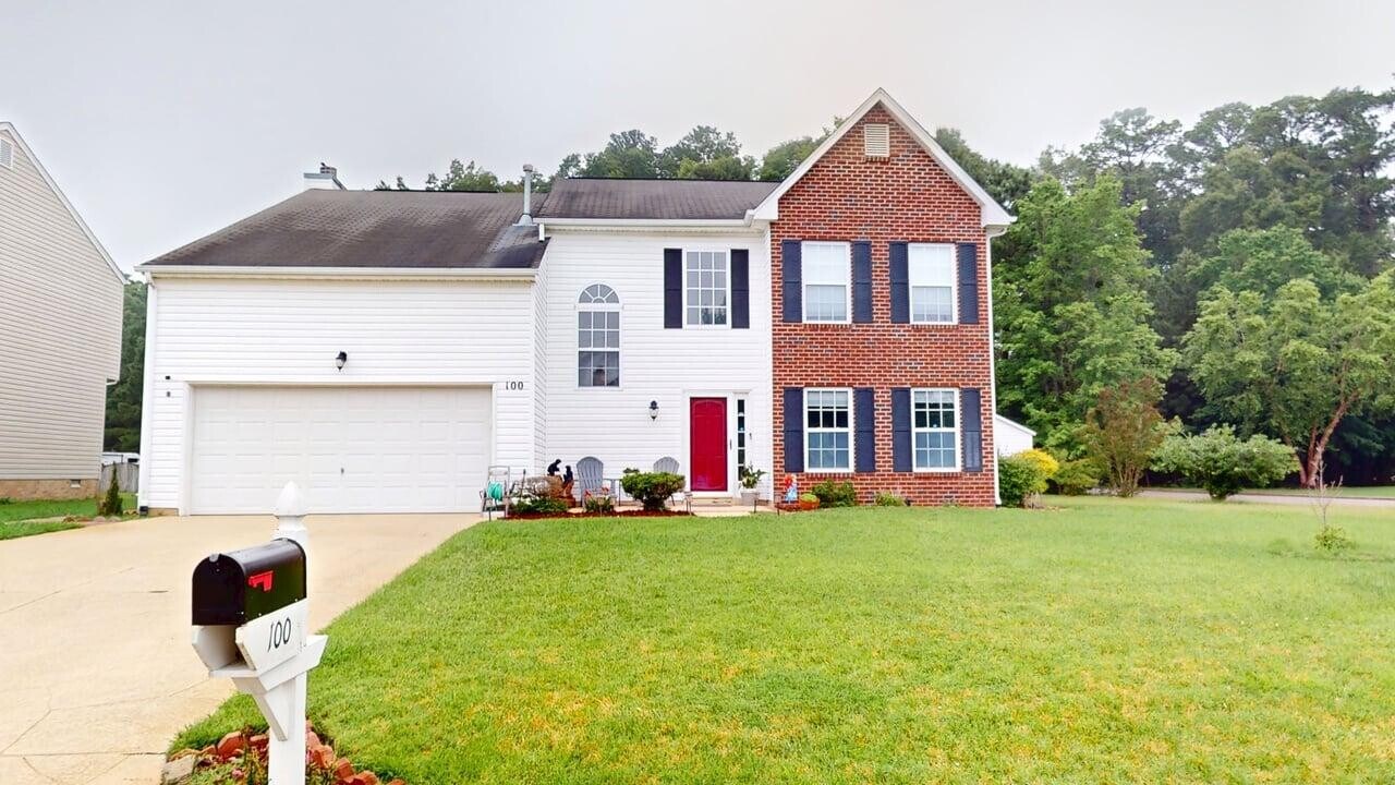 100 Pinyon Pines in Yorktown, VA - Building Photo