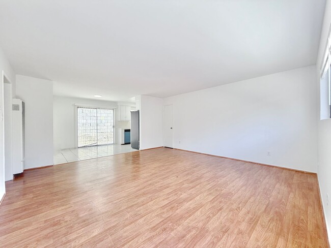 property at 540 E Hyde Park Pl