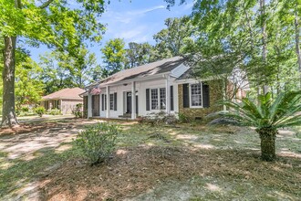 109 Runnymede Ln in Summerville, SC - Building Photo - Building Photo
