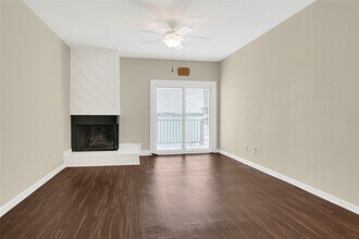 4001 E NASA Pkwy in El Lago, TX - Building Photo - Building Photo