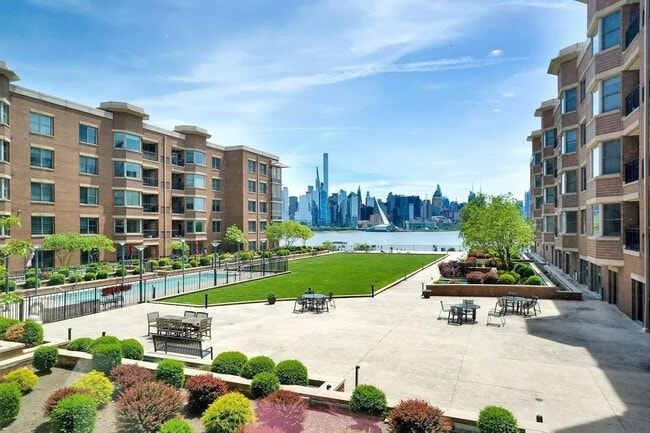20 Ave At Port Imperial, Unit 231- FURNISHED optional in West New York, NJ - Foto de edificio - Building Photo