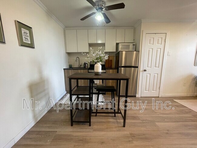 44 Victoria Ave S in Hamilton, ON - Building Photo - Building Photo