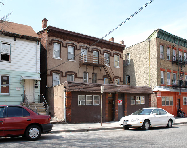 109 3rd St in Passaic, NJ - Building Photo - Building Photo