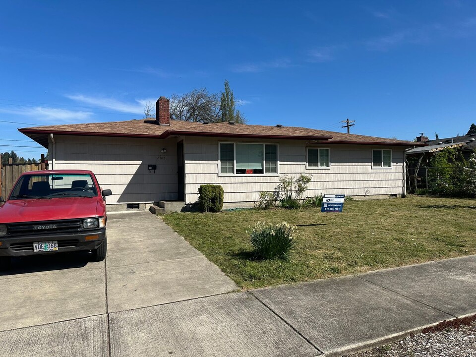 2485 Tyler St in Eugene, OR - Building Photo