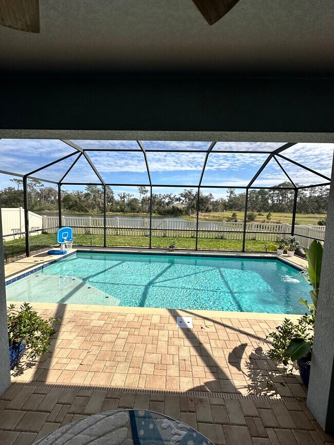16543 Myrtle Sand Dr in Wimauma, FL - Building Photo - Building Photo
